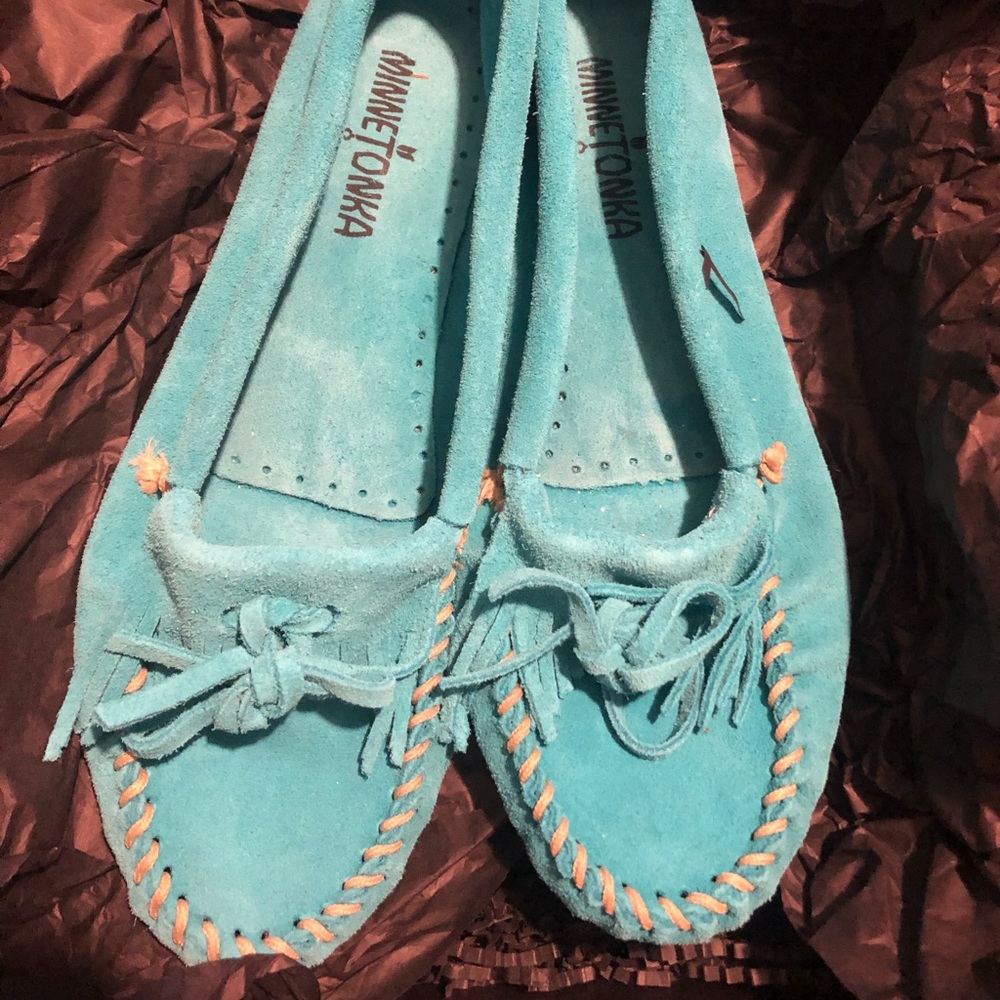 Minnetonka moccasins womens size 7-8 turquoise